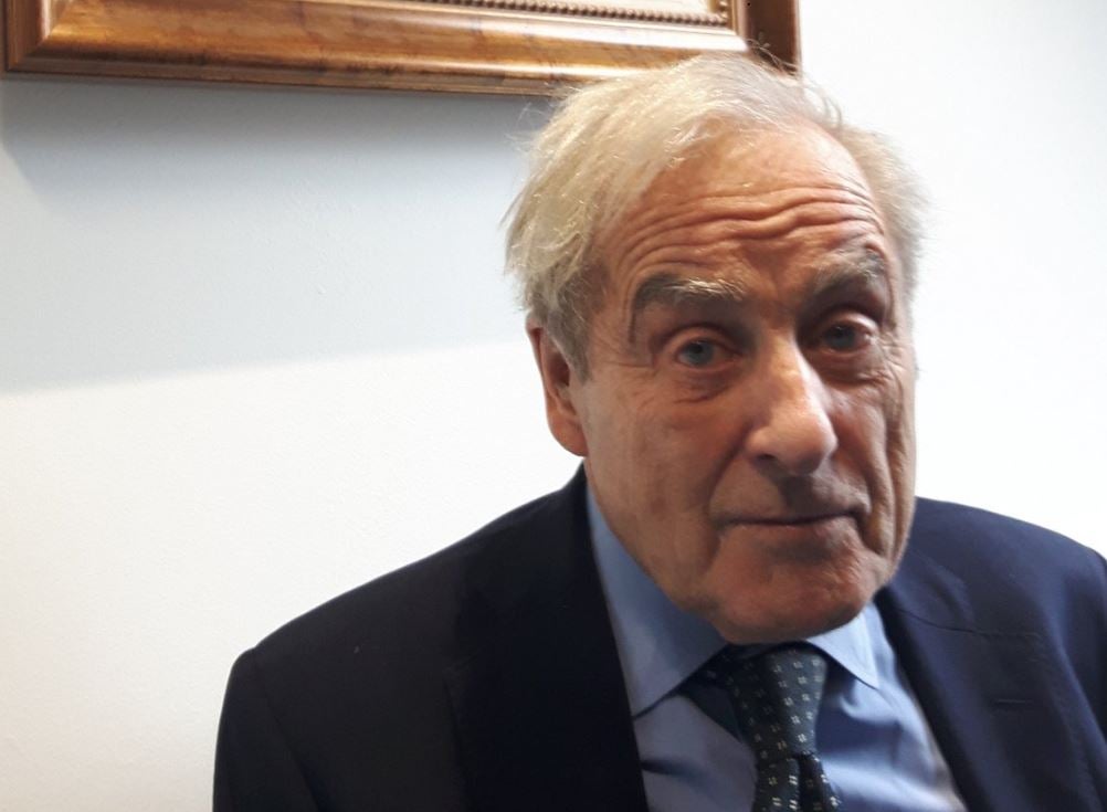Sir Harold Evans: FT, Guardian and others should sign up to Impress - objections to arbitration are 'spurious'