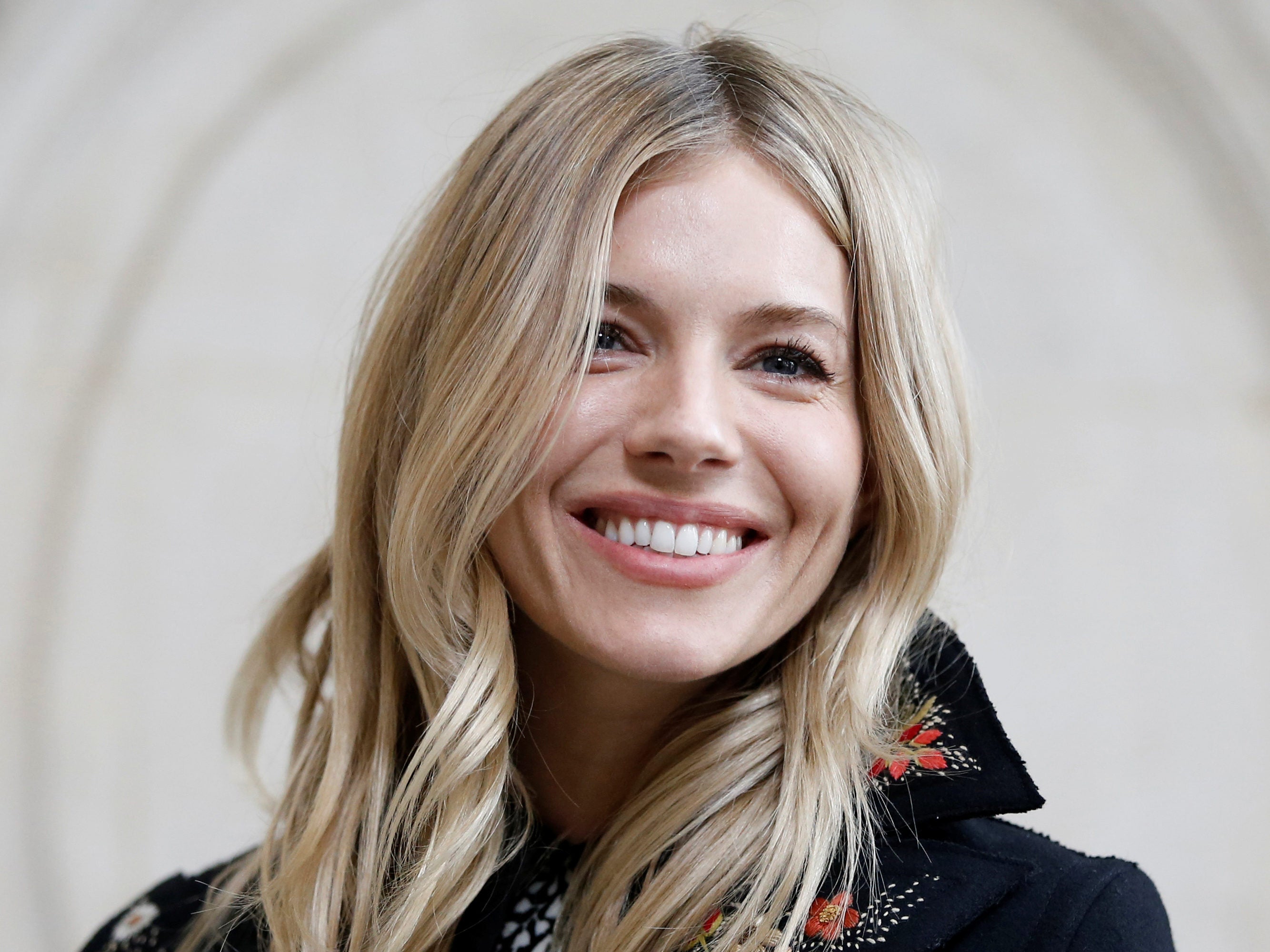 Trinity Mirror pays 'substantial damages' to actress Sienna Miller over ...