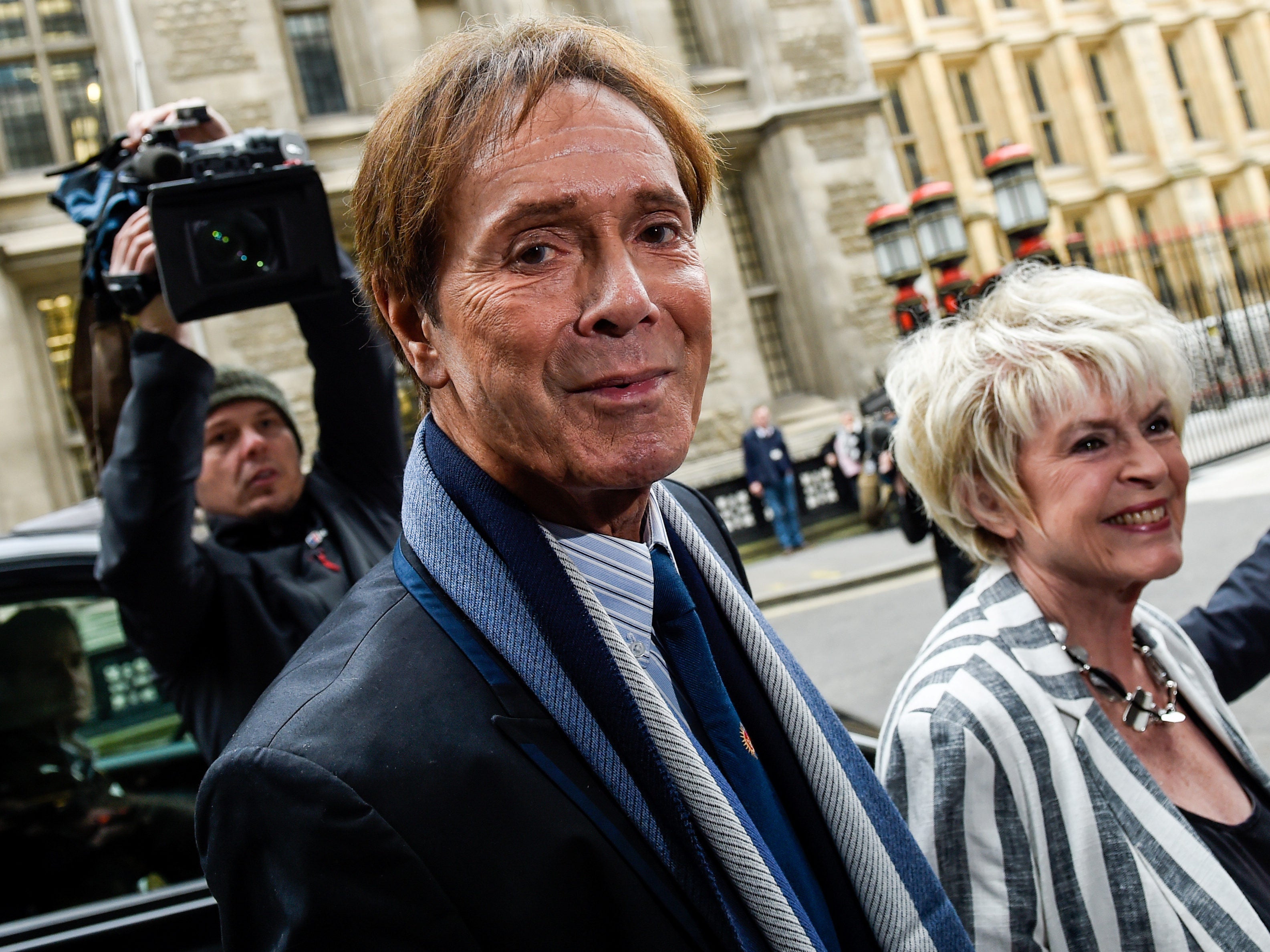 Bbc Reporter Made Deal With Police Not To Report Cliff Richard Sex Abuse Allegation Before Raid