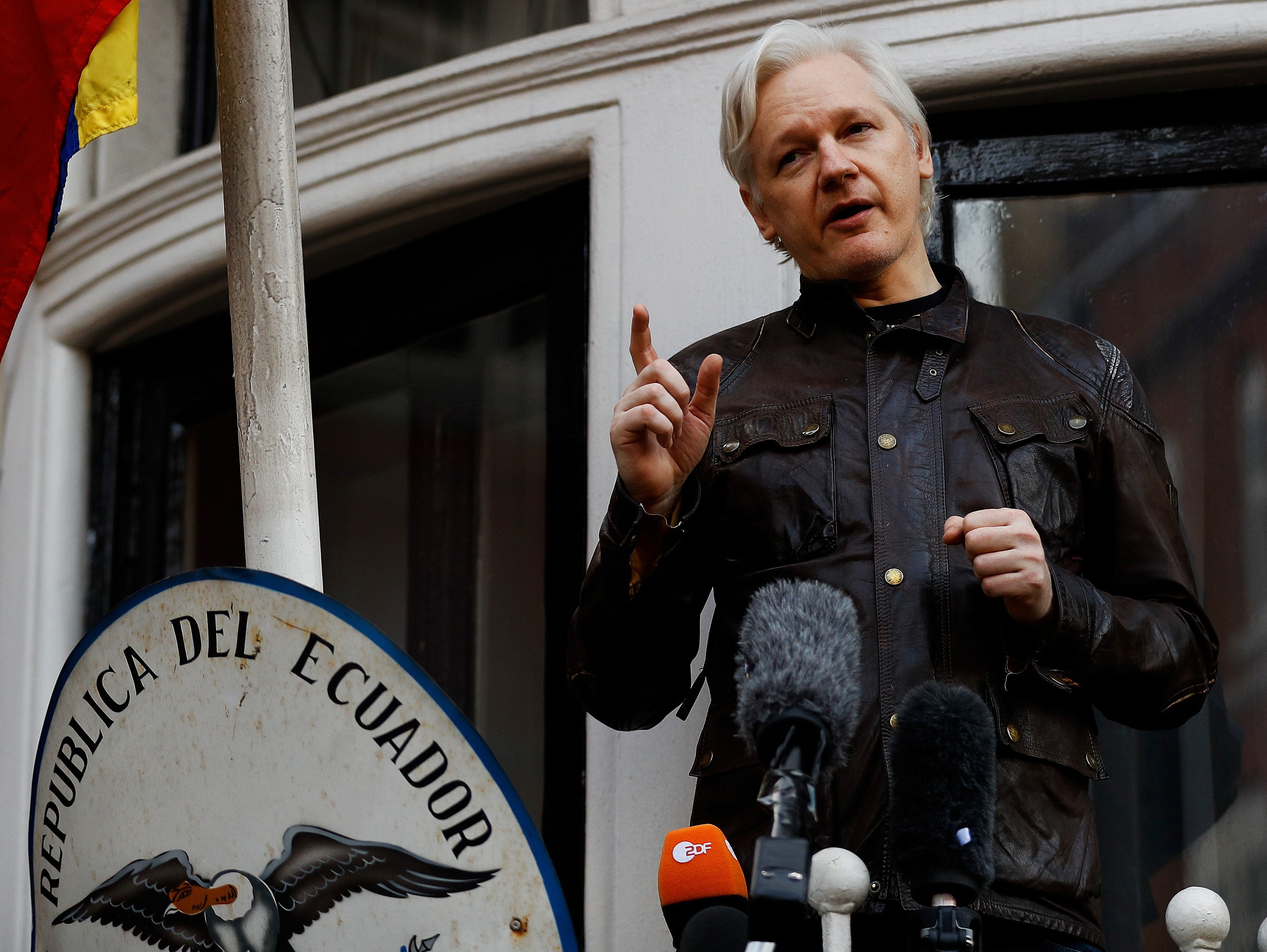 US journalist 'locked in surveilled room' to meet Wikileaks founder Julian Assange at London embassy