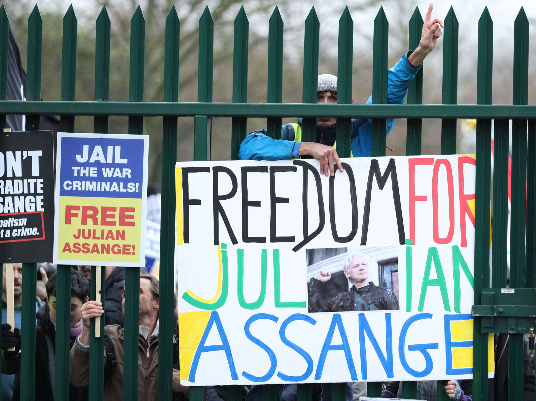 Julian Assange extradition: Guardian to blame for publication of unredacted cables, court told