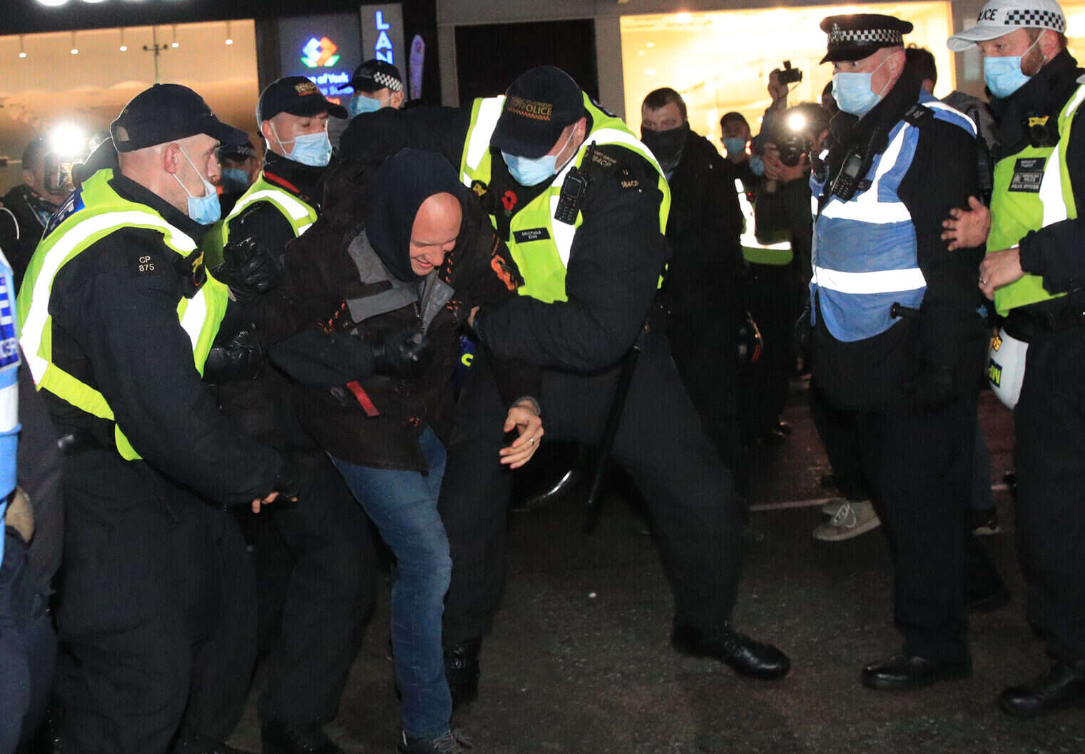 Police apologise after journalists threatened with arrest at anti-lockdown protest