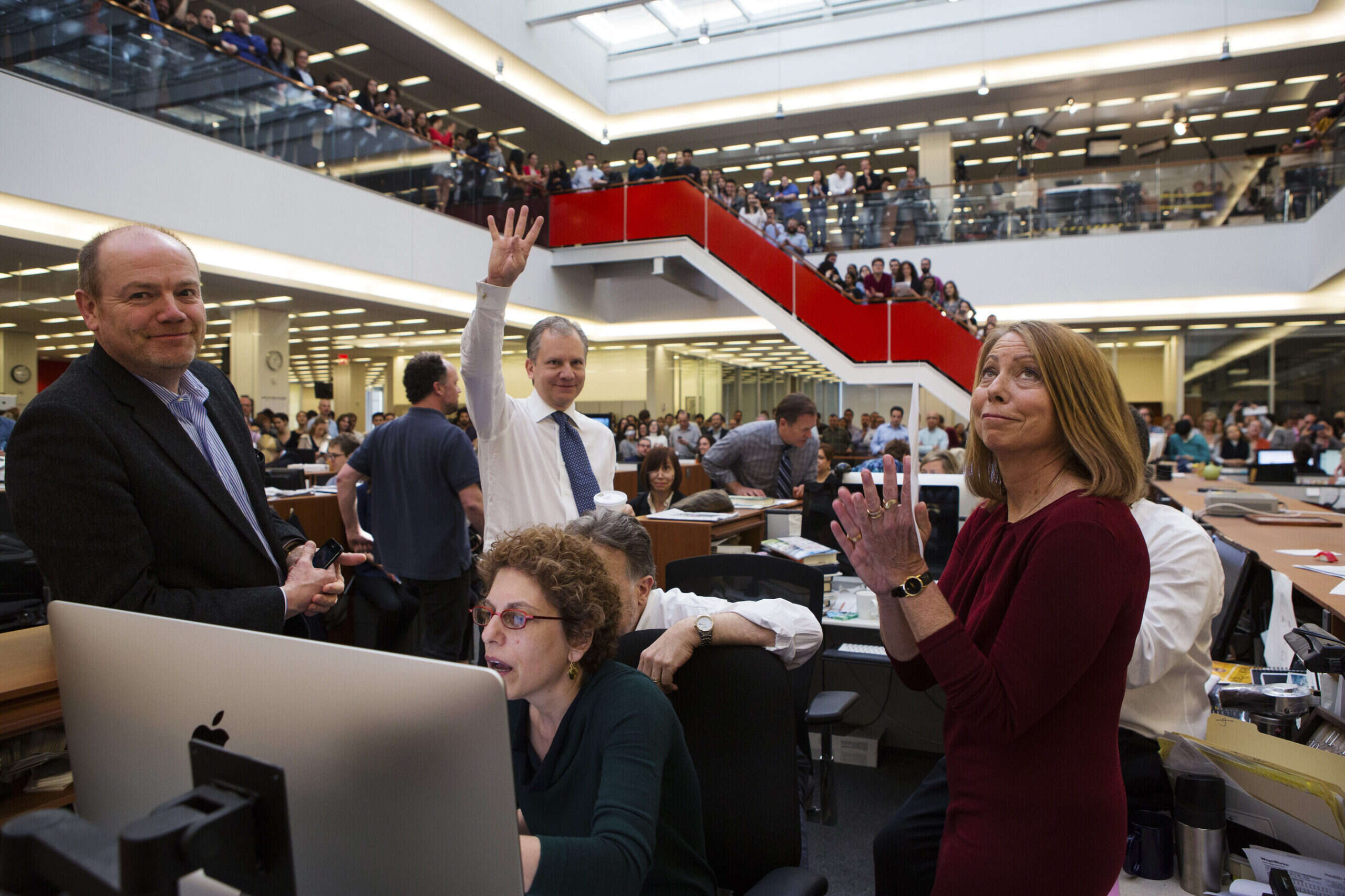 Mark Thompson (left) in the New York Times newsroom (REUTERS/Ruth Fremson)|||