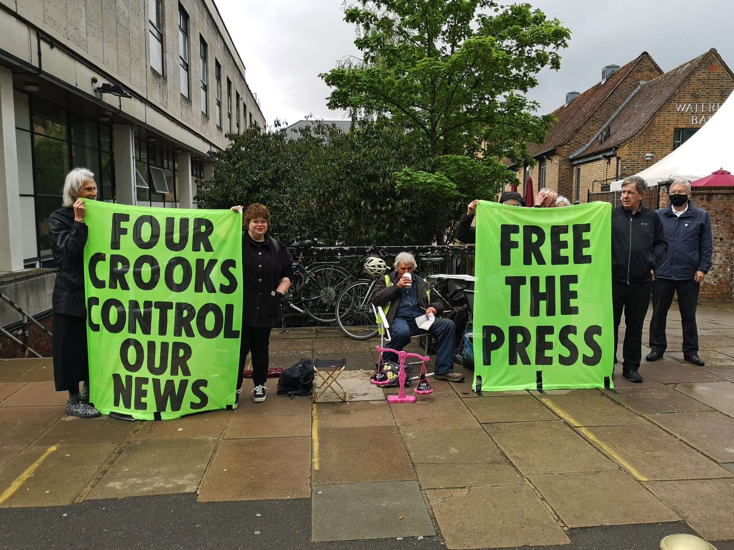 Extinction Rebellion protesters told police 'get Rupert Murdoch' at Newsprinters blockade