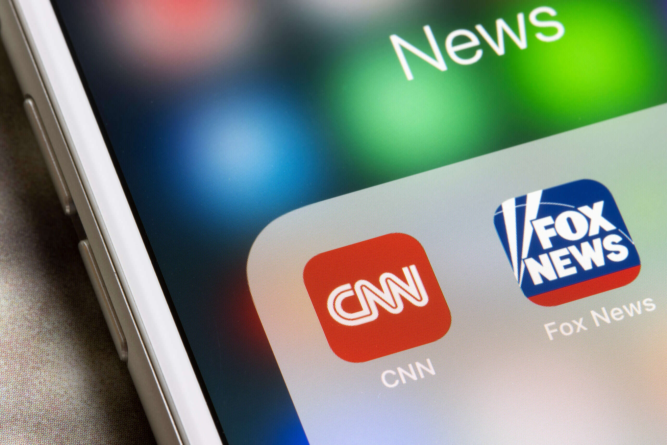 Americans' trust in news continues to decline, says new survey