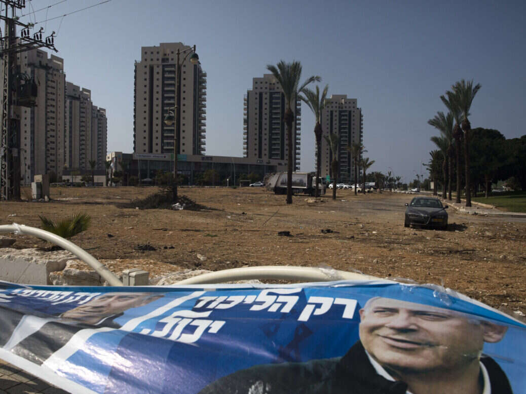 News Diary 31 October - 6 November 2022: Likud campaign poster