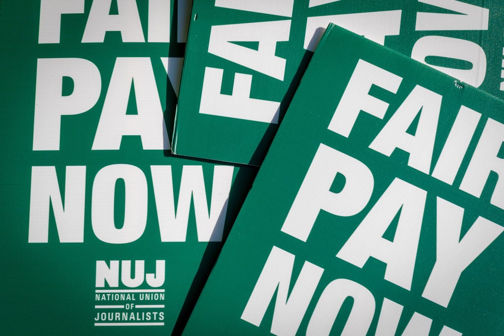 NUJ fair pay now placards