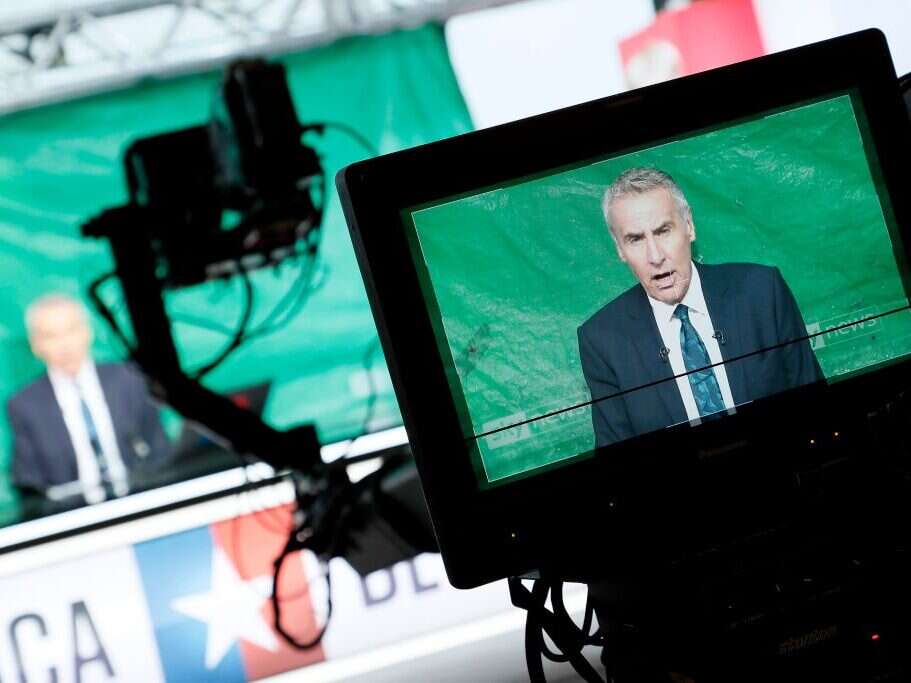 Dermot Murnaghan Sky News presenter on camera