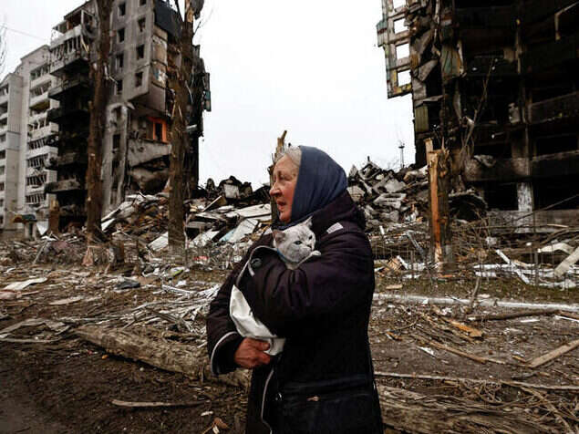 Reuters Ukraine image of woman and her cat in rubble