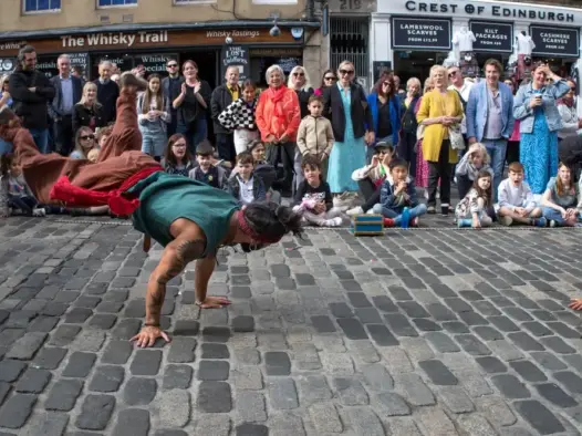 A street performer on the Royal Mile in Edinburgh in August 2022. Picture: Shutterstock/Yatzek Photography