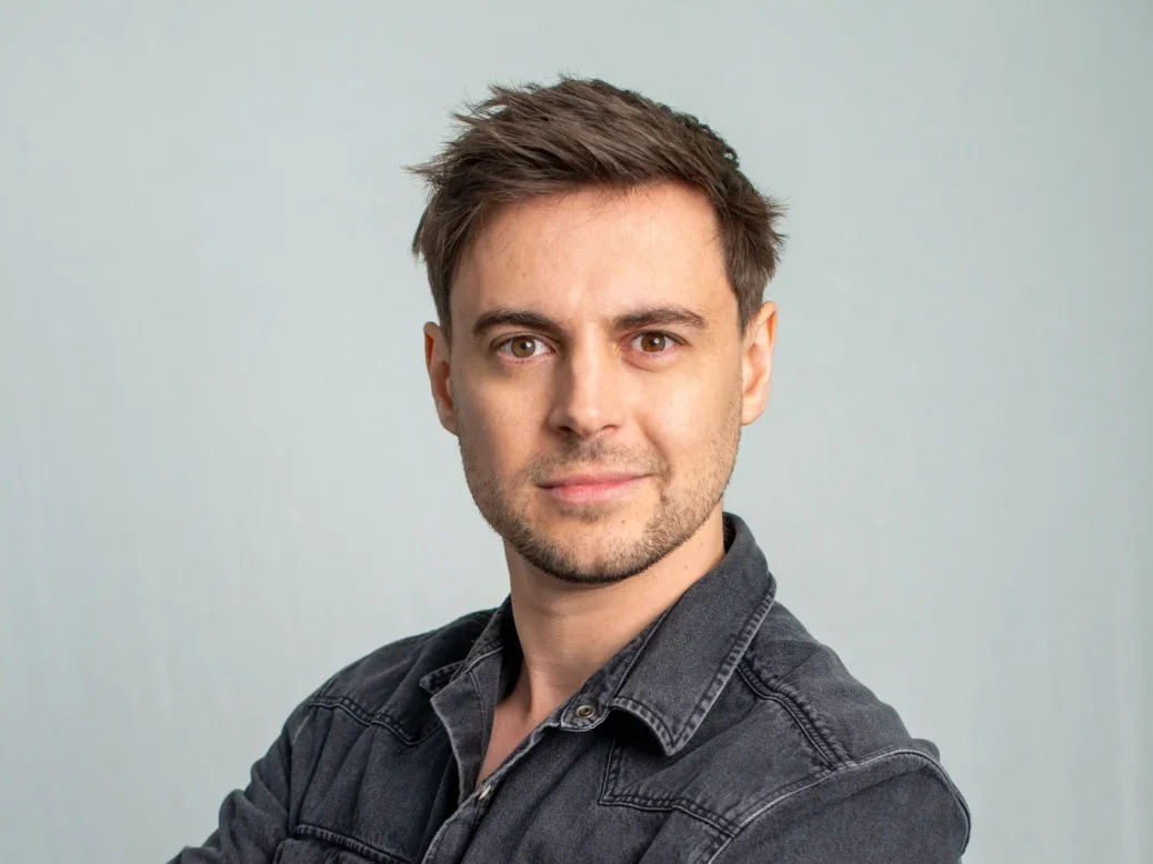 A headshot of Will Hayward, a former Wales Online journalist who left Reach in September 2024 to run a solo Welsh politics newsletter on Substack