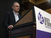 New York Times London bureau chief and former White House correspondent Mark Landler addresses the Society of Editors Media Freedom conference in London in March 2025. Landler is stood behind a podium and a microphone in a wood-panelled room.