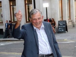 Vic Chapple, 'the complete reporter', dies aged 93