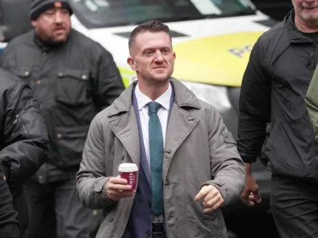 Tommy Robinson told Daily Mail editor 'expect me to come knocking' in voicemail, court hears