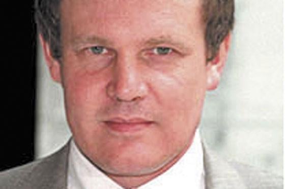 Peter Oborne issues legal warning to Oliver Kamm of The Times, Kamm says: 'My reps are ready'